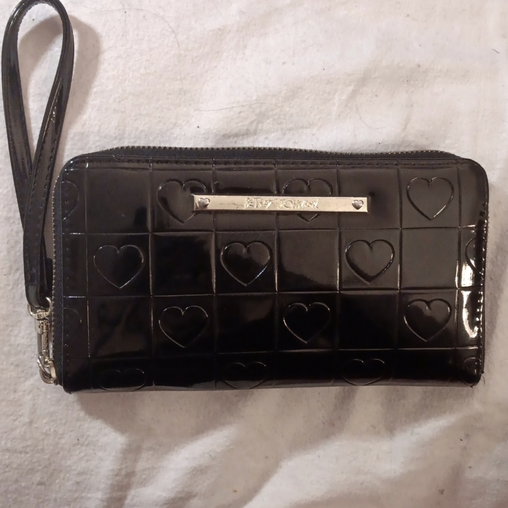 BETSEY JOHNSON ZIP AROUND CHECKBOOK WALLET WRISTLET